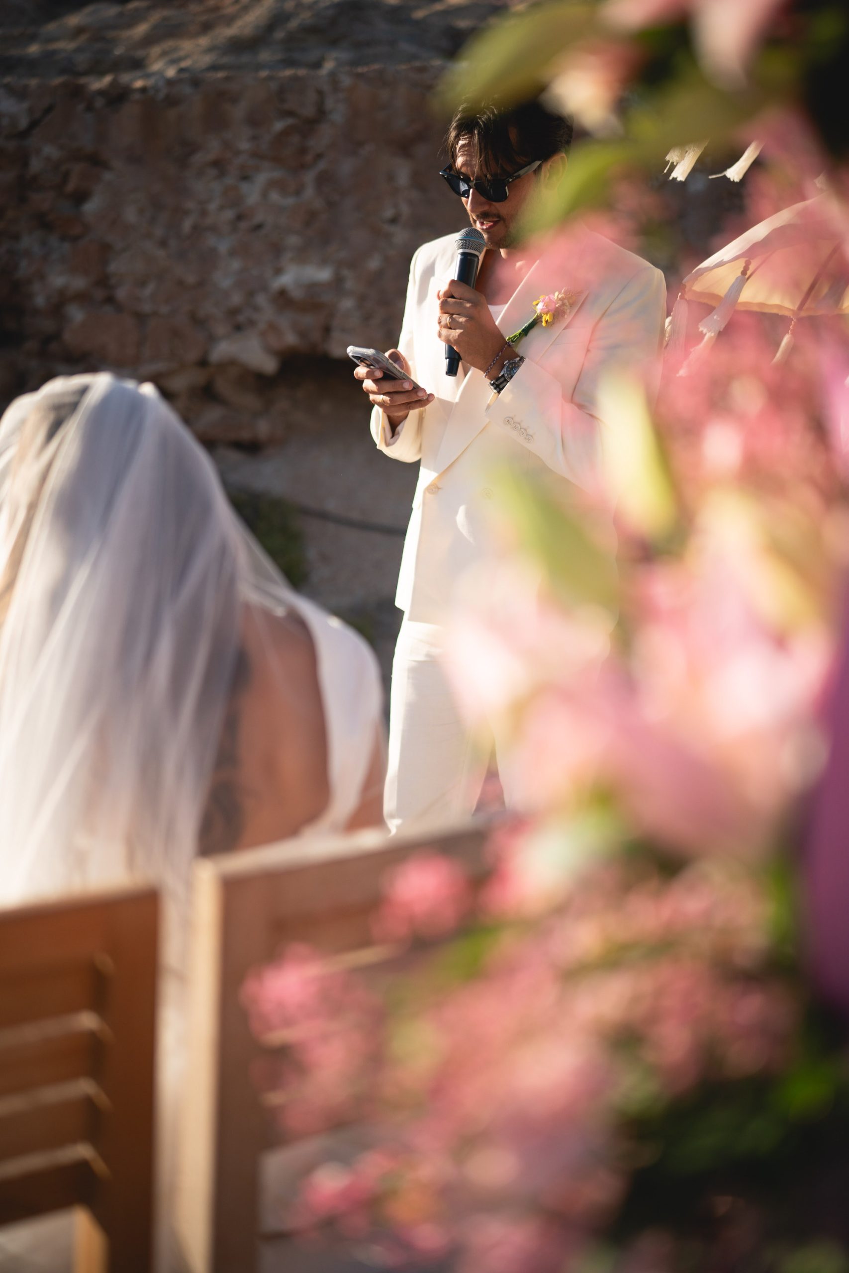 De bruiloft van Lizzy van der Ligt en Yuki Kempees