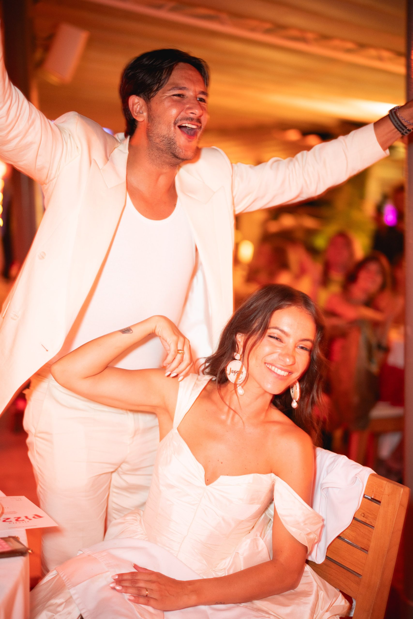 De bruiloft van Lizzy van der Ligt en Yuki Kempees