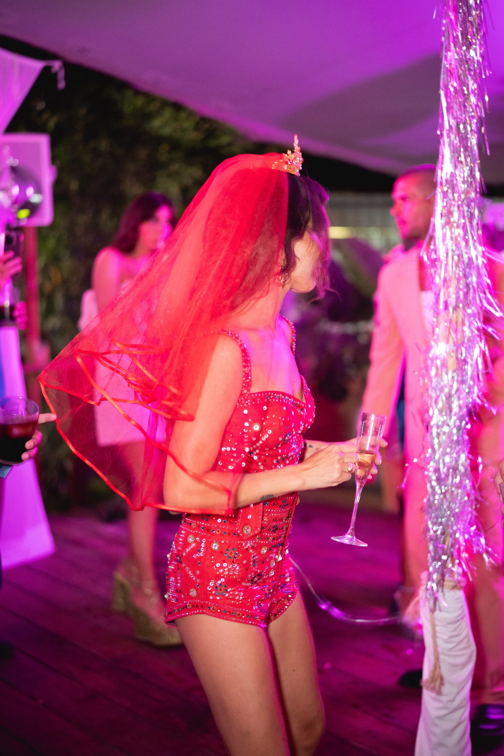 De bruiloft van Lizzy van der Ligt en Yuki Kempees