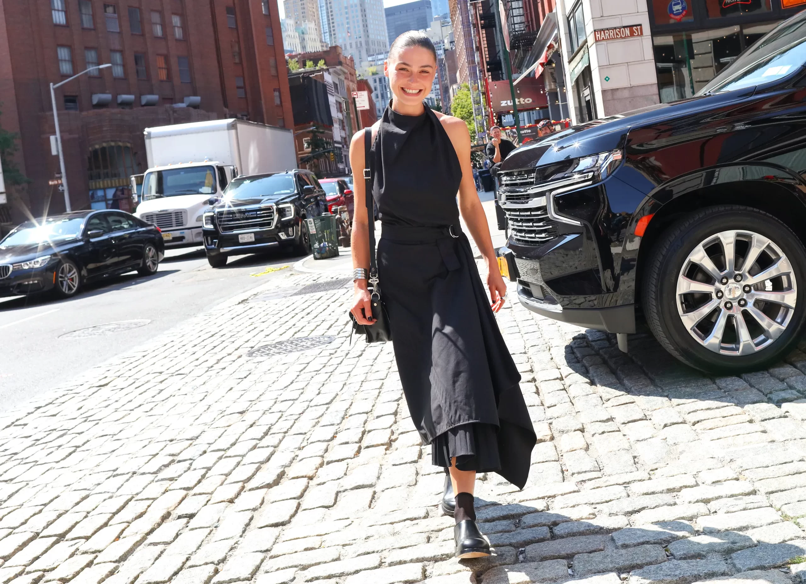 Een streetstylelook tijdens NYFW SS25