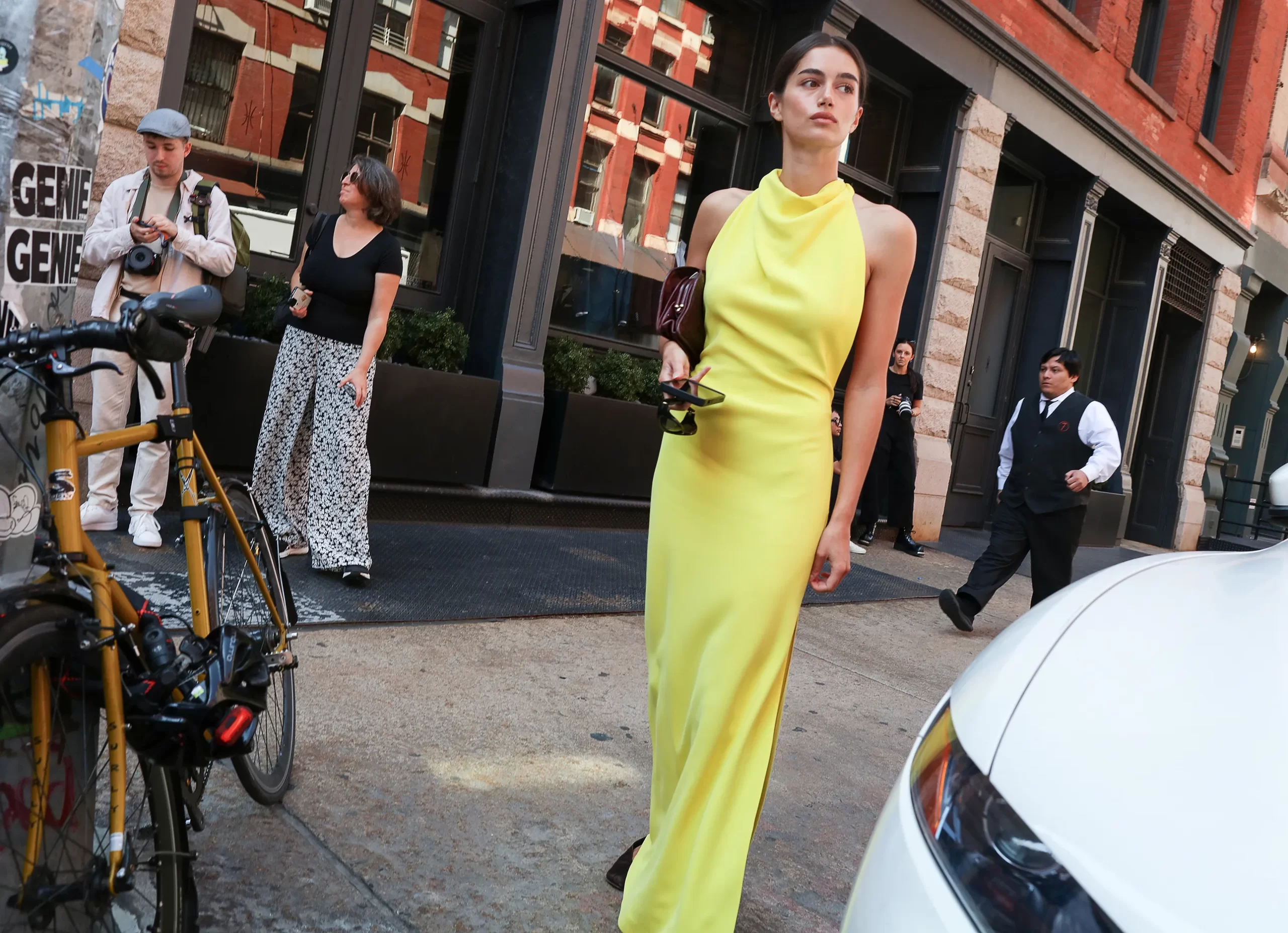 Een streetstylelook tijdens NYFW SS25
