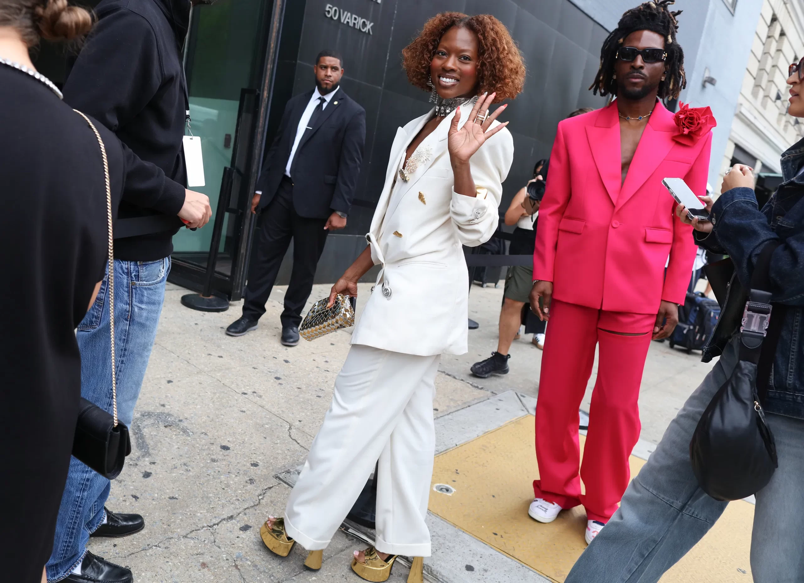 Een streetstylelook tijdens NYFW SS25