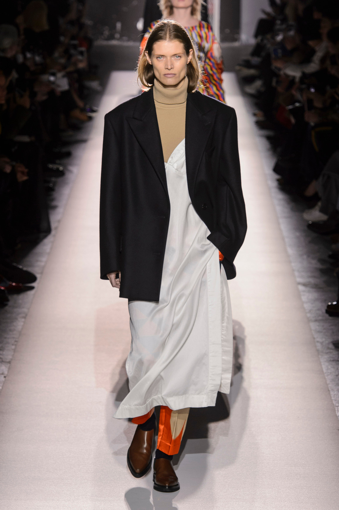 Malgosia Bela op de catwalk bij Dries Van Noten herfst/winter 2017