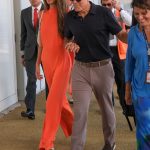 amal clooney oranje jumpsuit