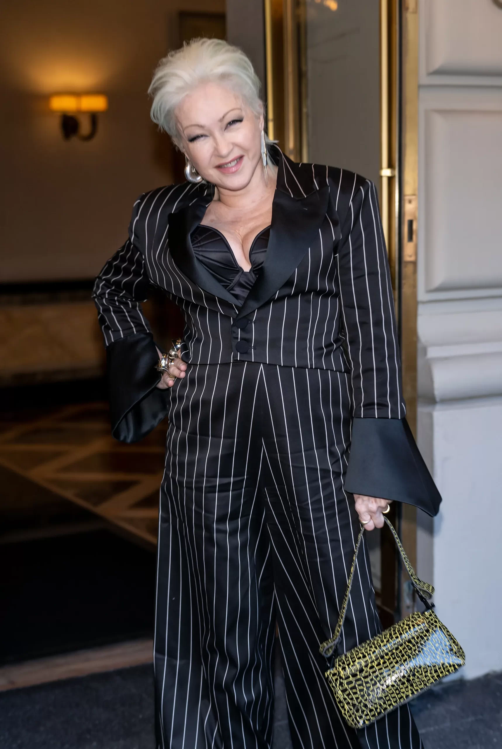 Cyndi Lauper bij Christian Siriano tijdens New York Fashion Week lente/zomer 2025