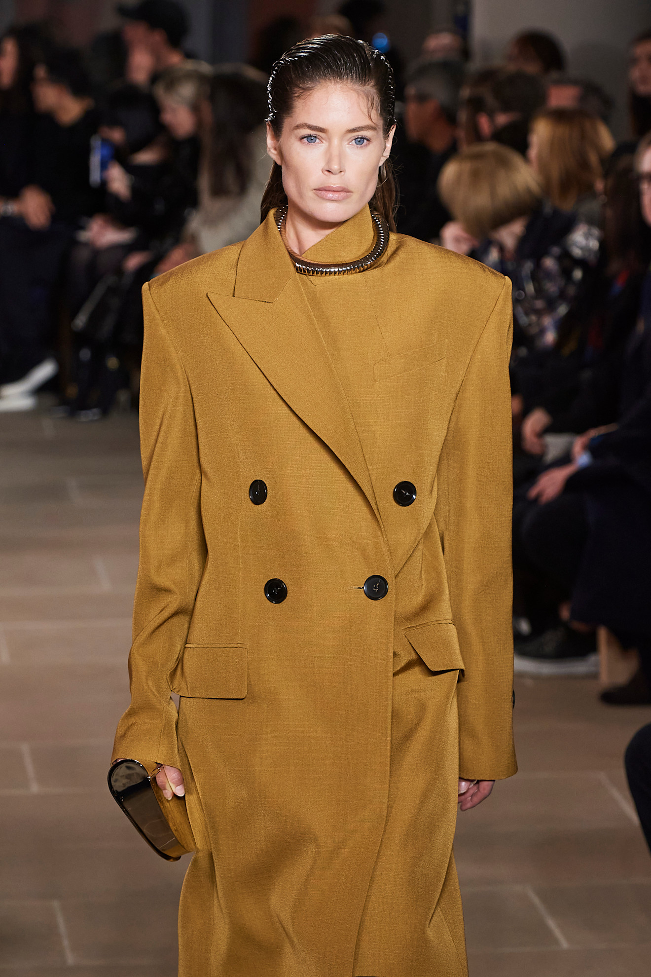 Doutzen Kroes op de catwalk van Proenza Schouler in 2020