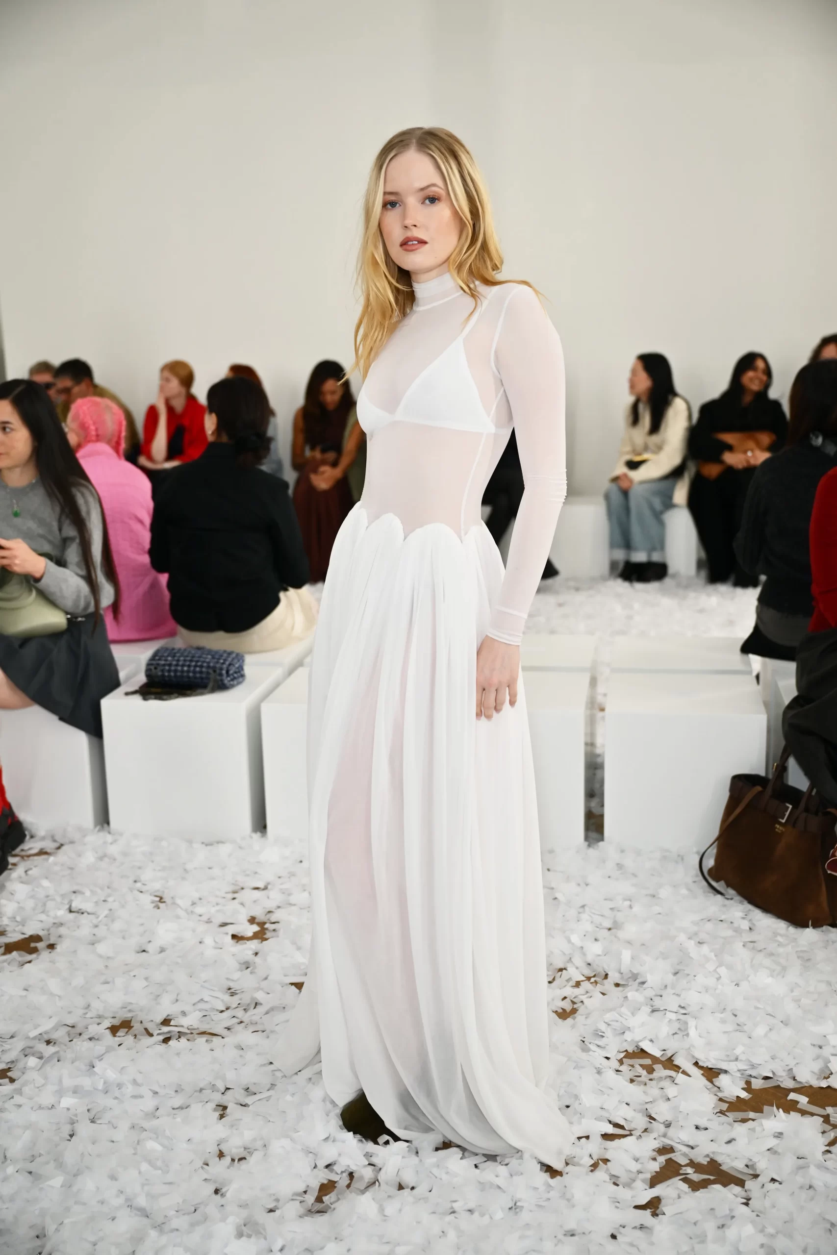 Ellie Bamber bij 16Arlington