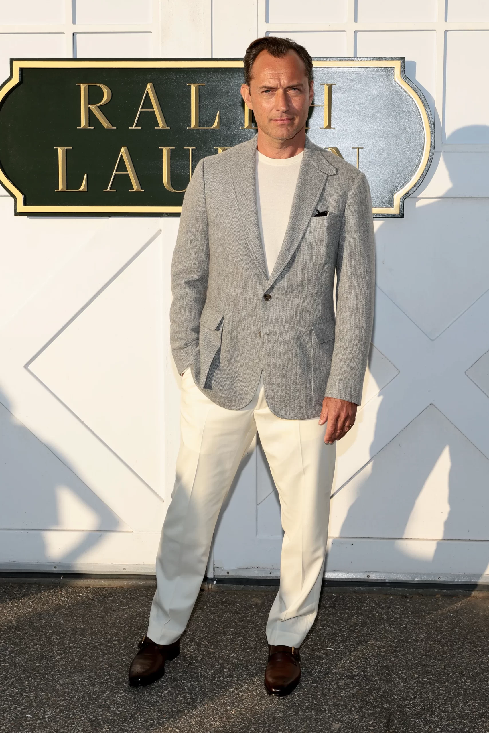 Jude Law bij Ralph Lauren tijdens New York Fashion Week lente/zomer 2025