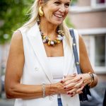 Koningin Máxima draagt peeptoe-schoenen tijdens werkbezoek