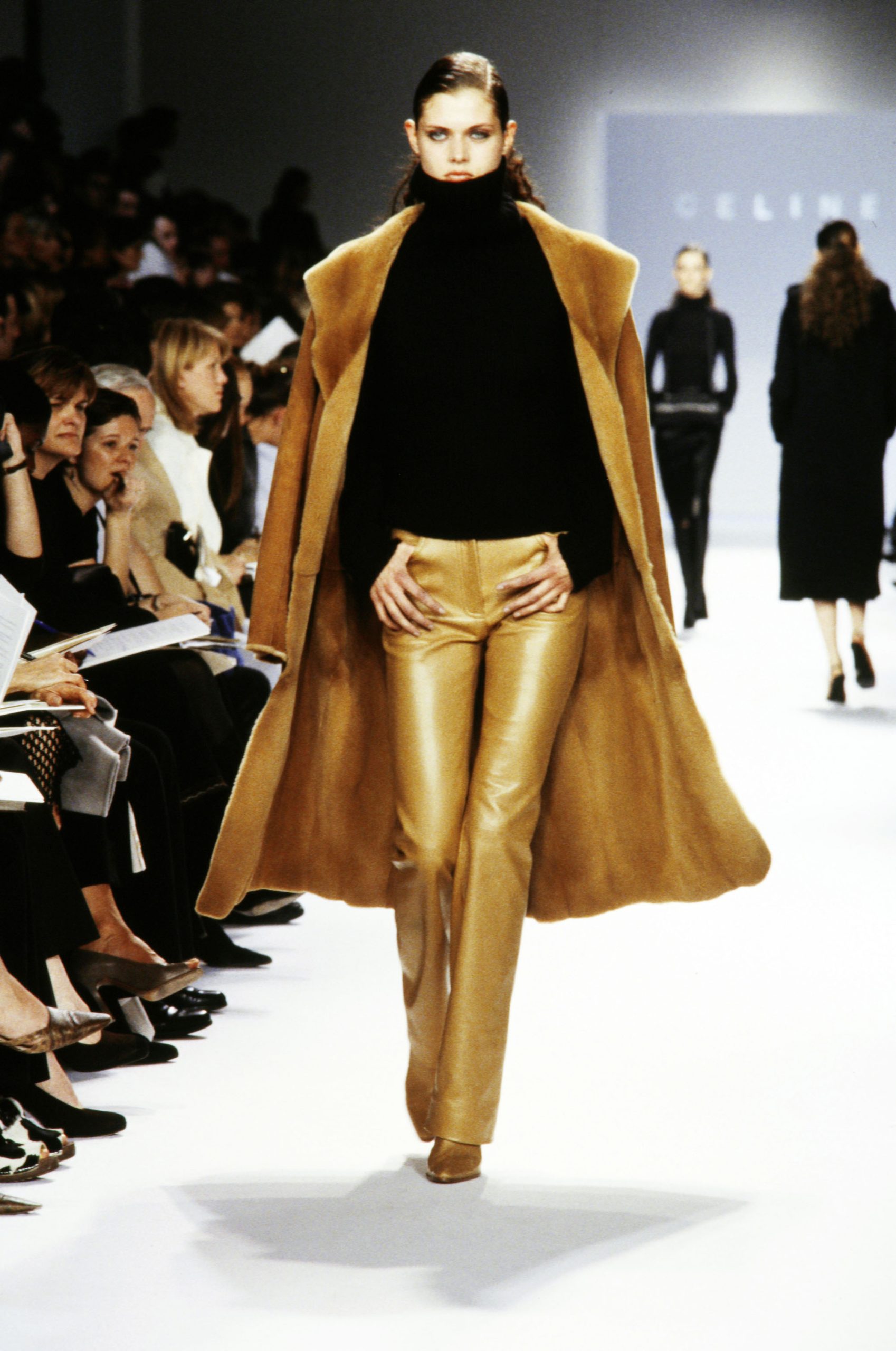 Malgosia Bela op de catwalk bij Celine herfst/winter 1999