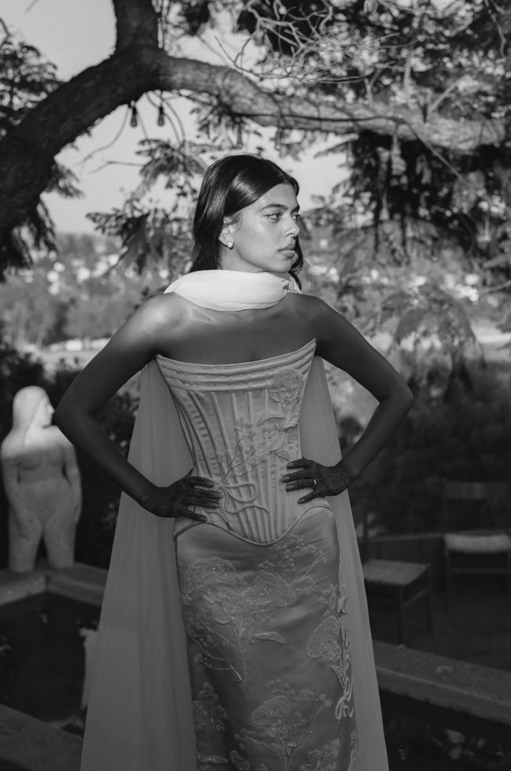 Meeka Hossain in zwart wit