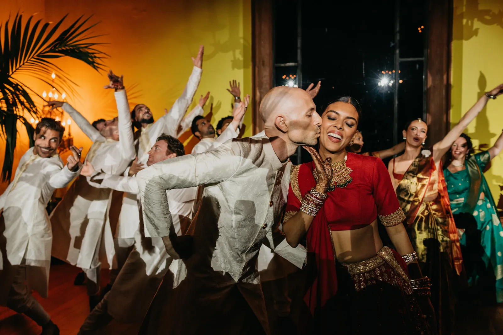 bollywooddans op bruiloft Meeka Hossain en Jeffrey Klein