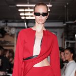 Rood, zoals hier bij Max Zara Sterck, is een van de trends tijdens Amsterdam Fashion Week 2024