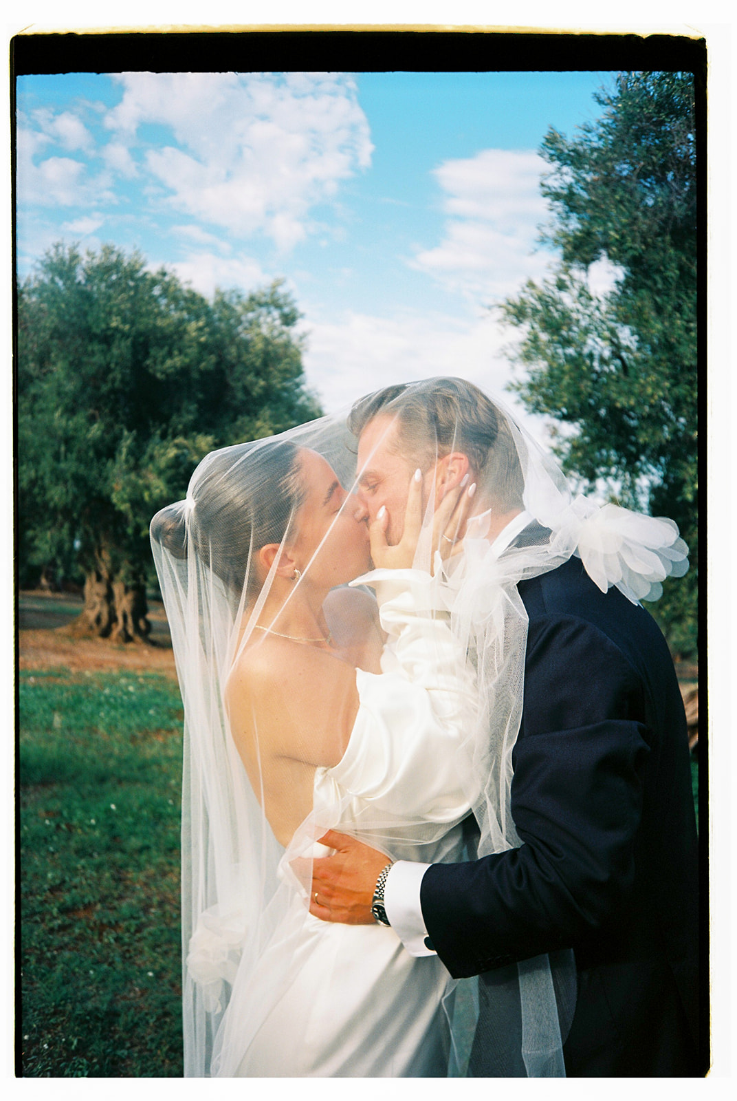 Benthe Liem en Isidoor van Esch op hun bruiloft