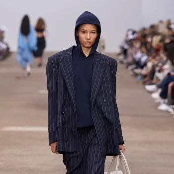 gespot-bij-stella-mccartney-en-dior-de-boksschoen-komt-terug-in-2025-317021