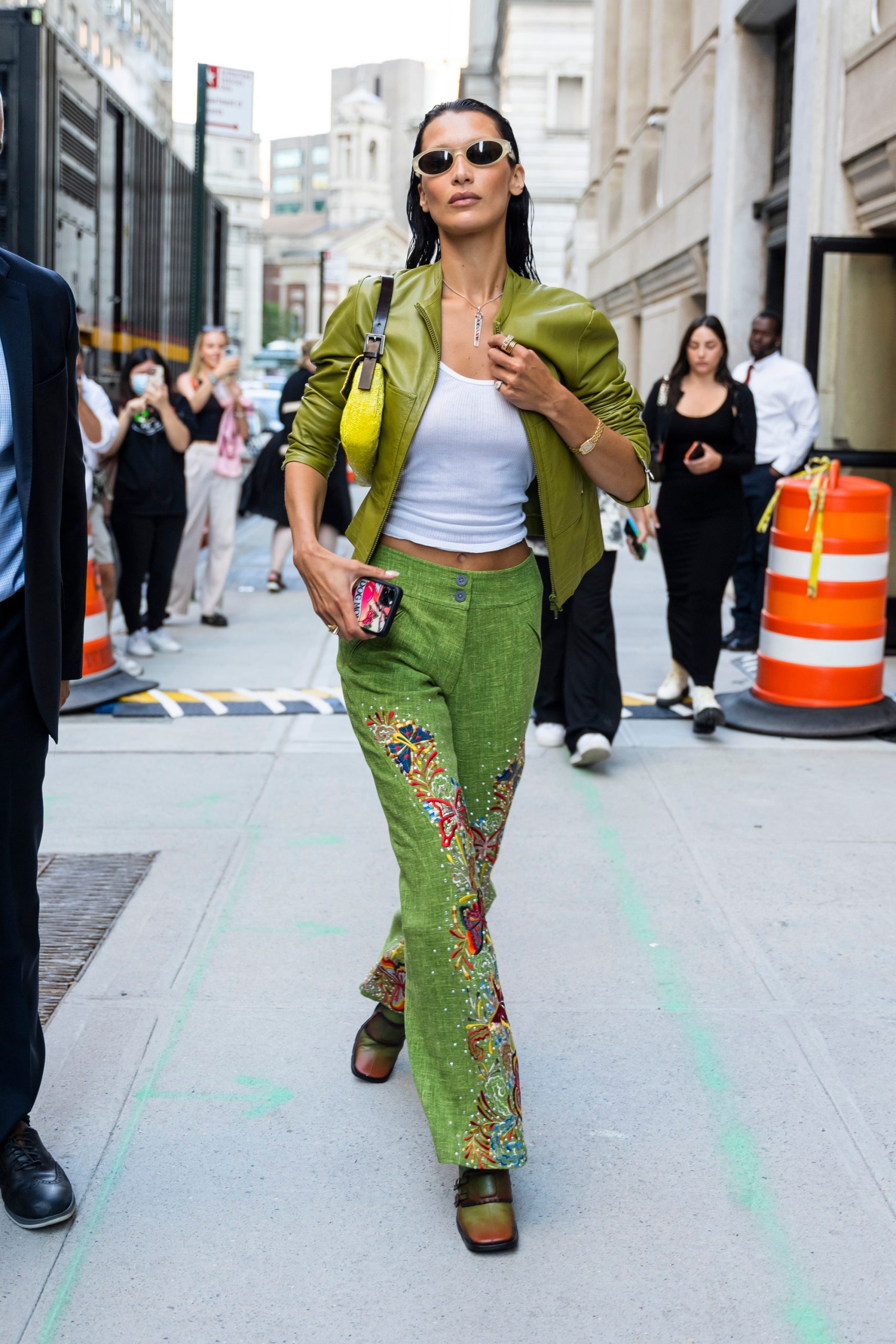 Bella Hadid in een vintage look