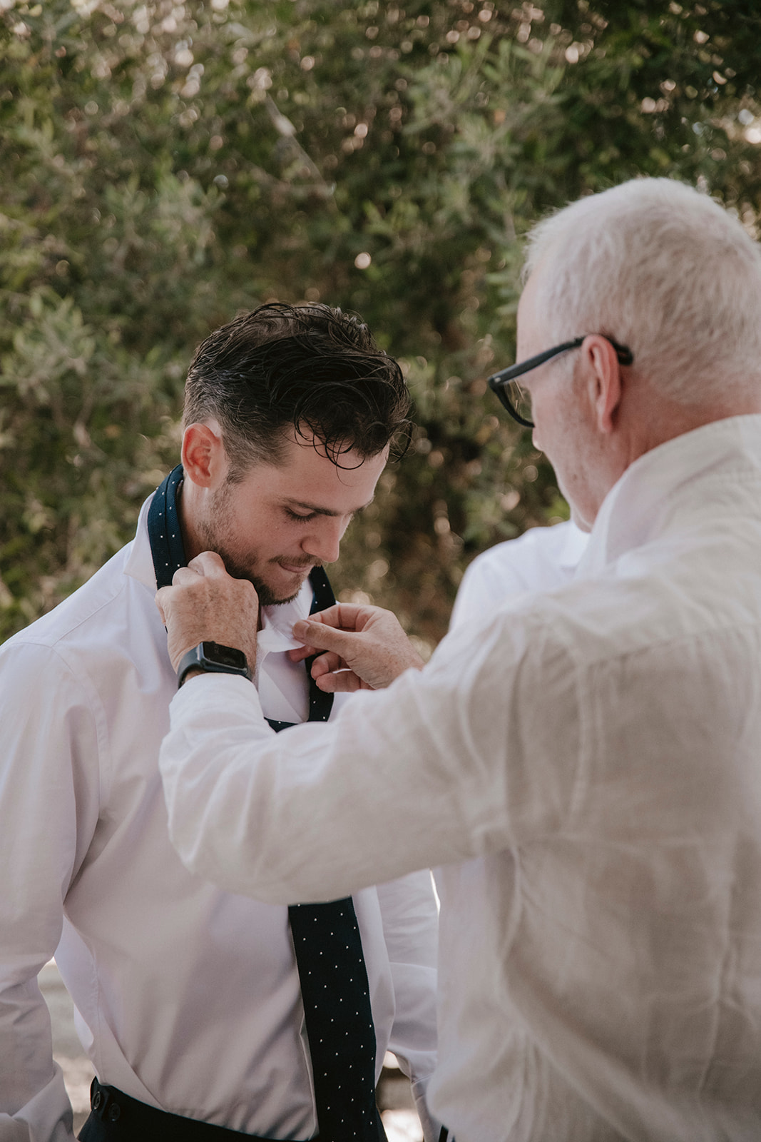 Van Esch maakt zich klaar voor zijn trouwdag