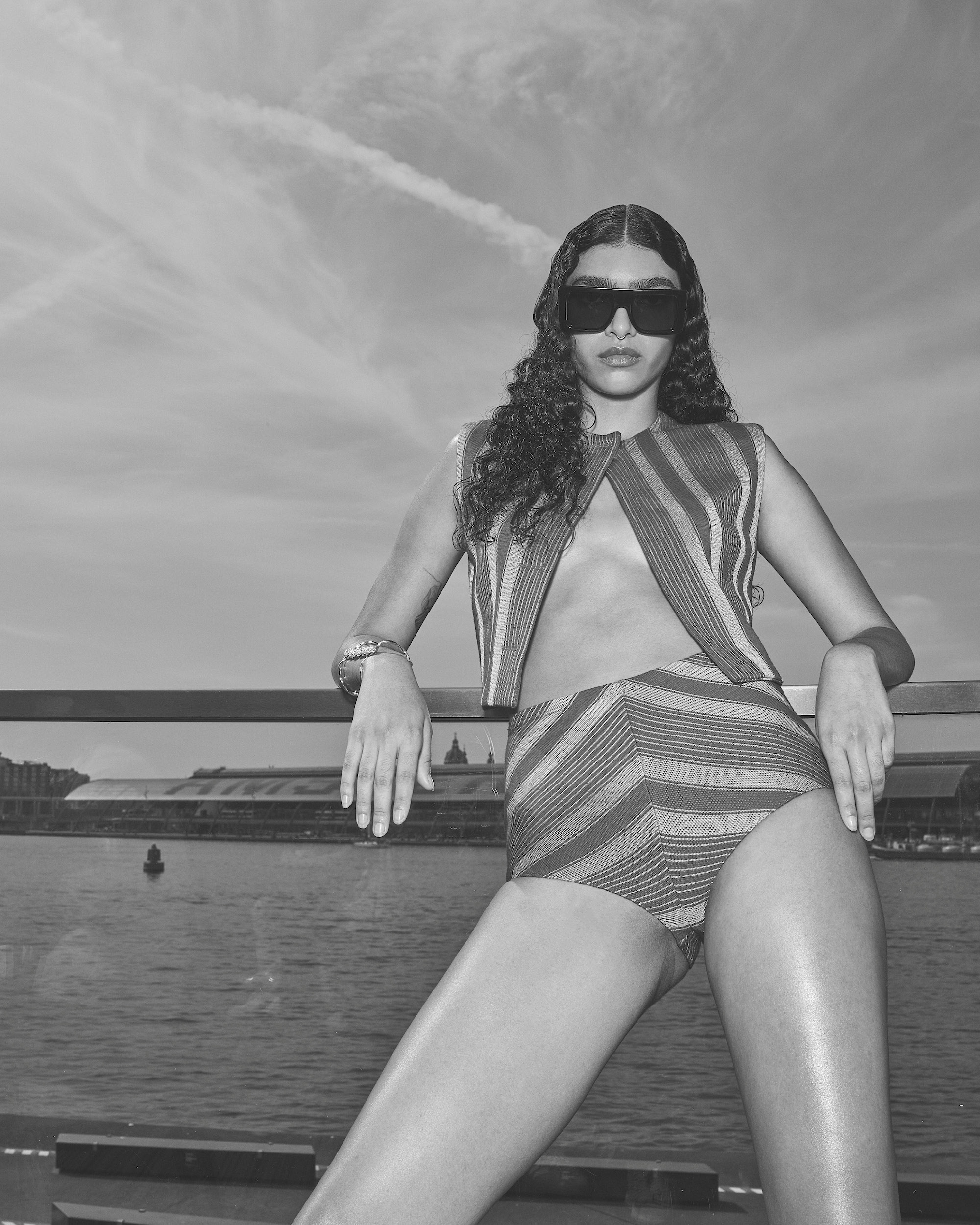 Een beeld uit de modeserie van Liselore Chevalier in Vogue's Amsterdam Issue