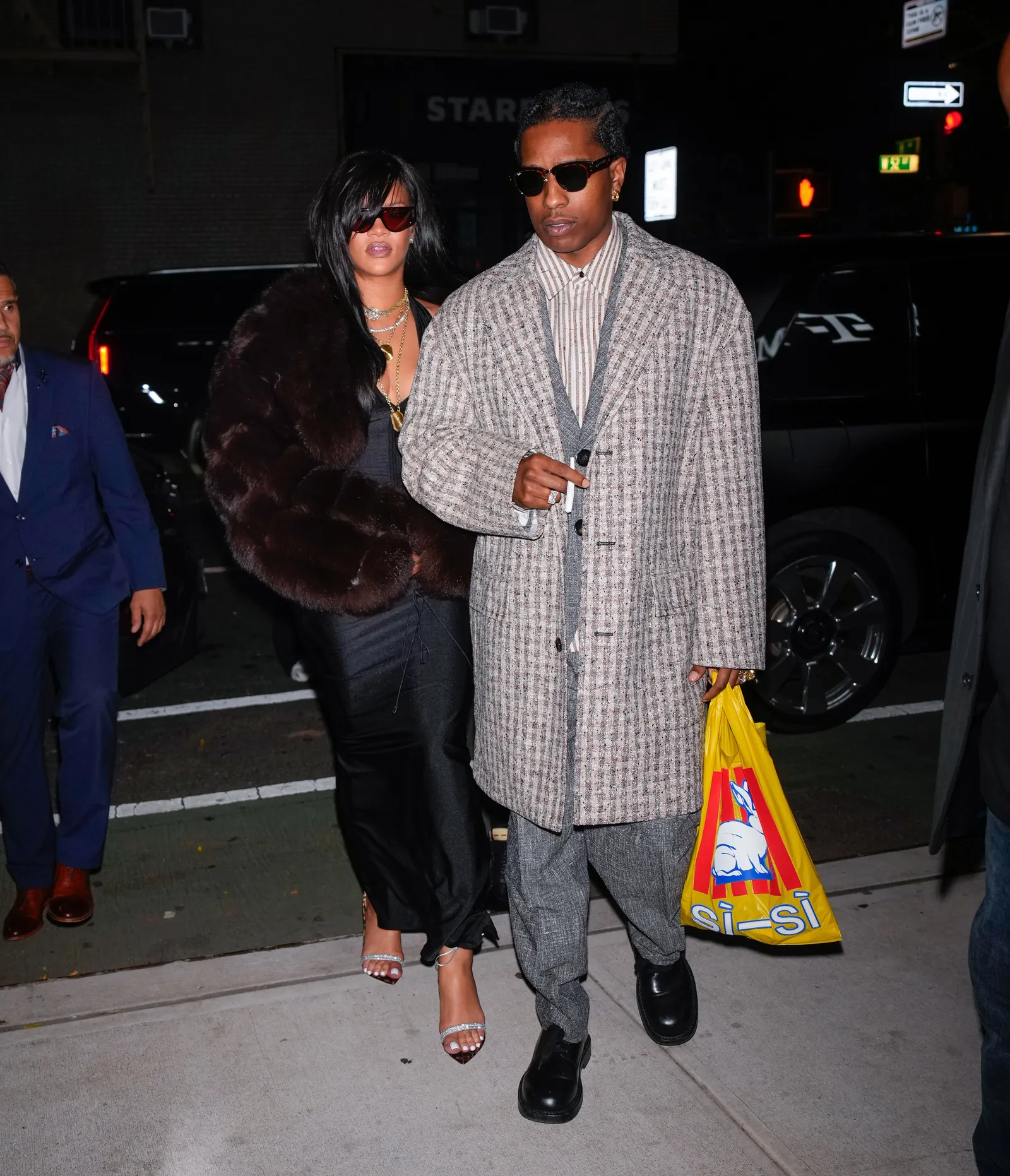Rihanna en A$AP Rocky tijdens het 36e verjaardagsfeest van Rocky