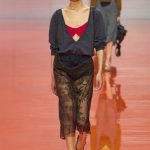 Sheer skirt op de catwalk bij Prada lente/zomer 2026