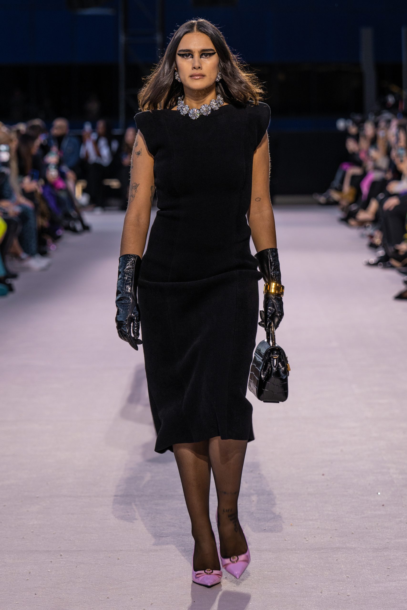 Kortleve op de runway bij Versace herfst/winter 2023