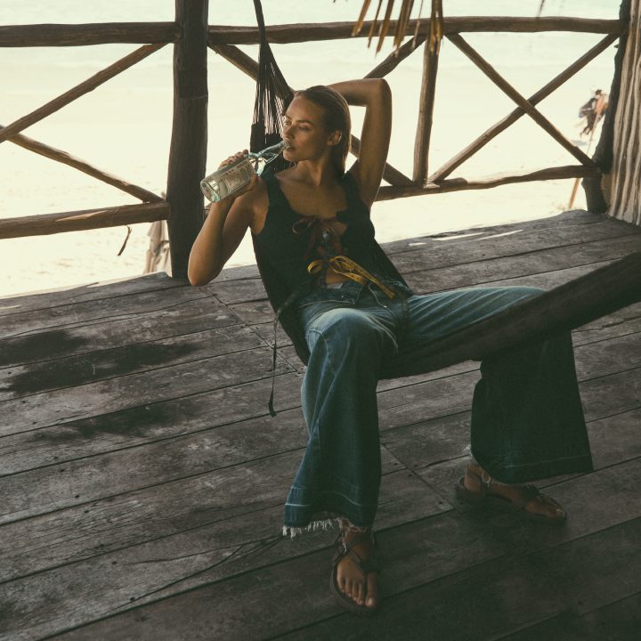 ik-dronk-een-week-lang-25-liter-water-per-dag-en-dit-is-wat-het-met-mijn-huid-en-lichaam-deed-320621