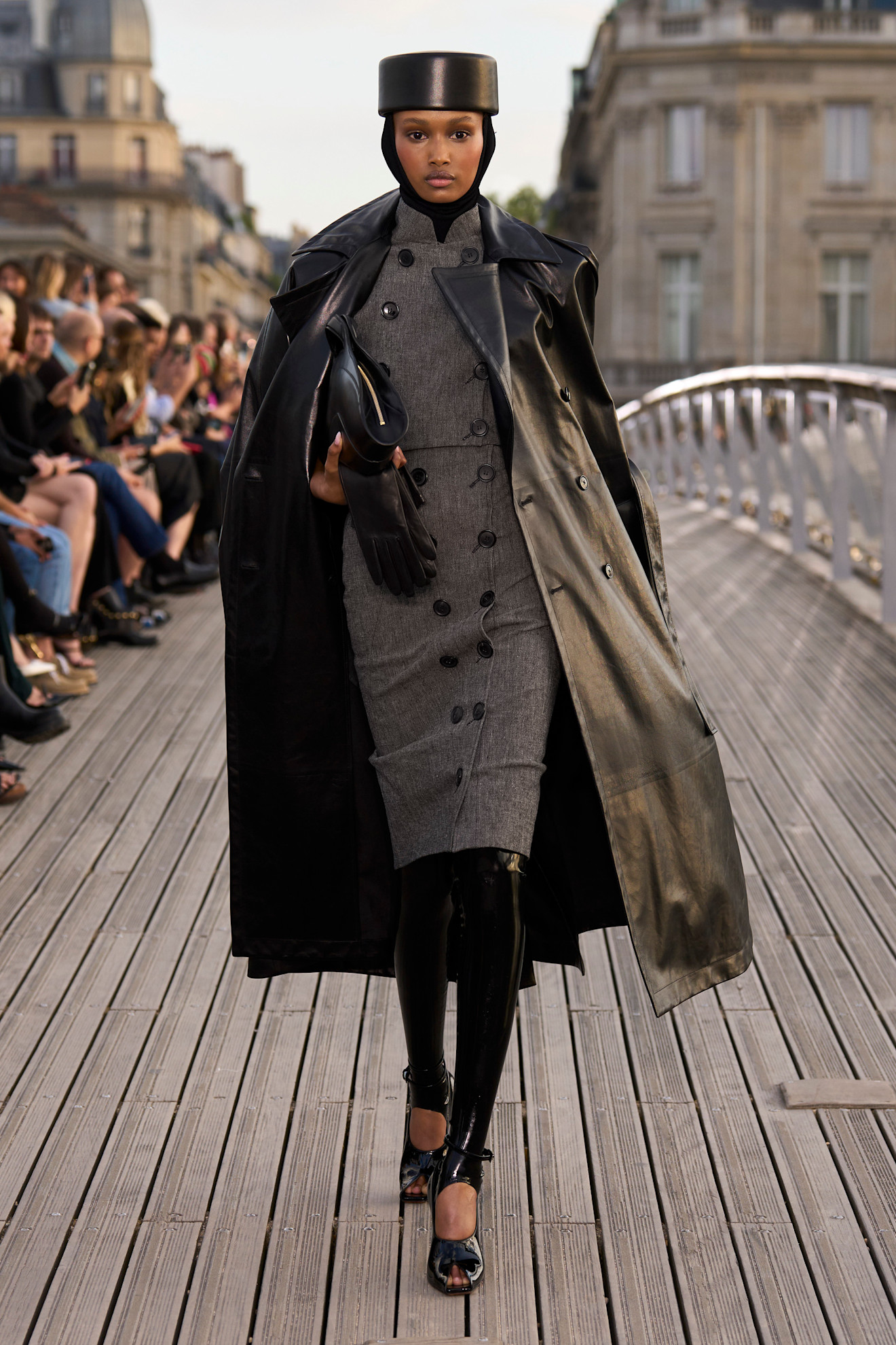 Ugbad Abdi op de catwalk bij Alaïa lente/zomer 2024
