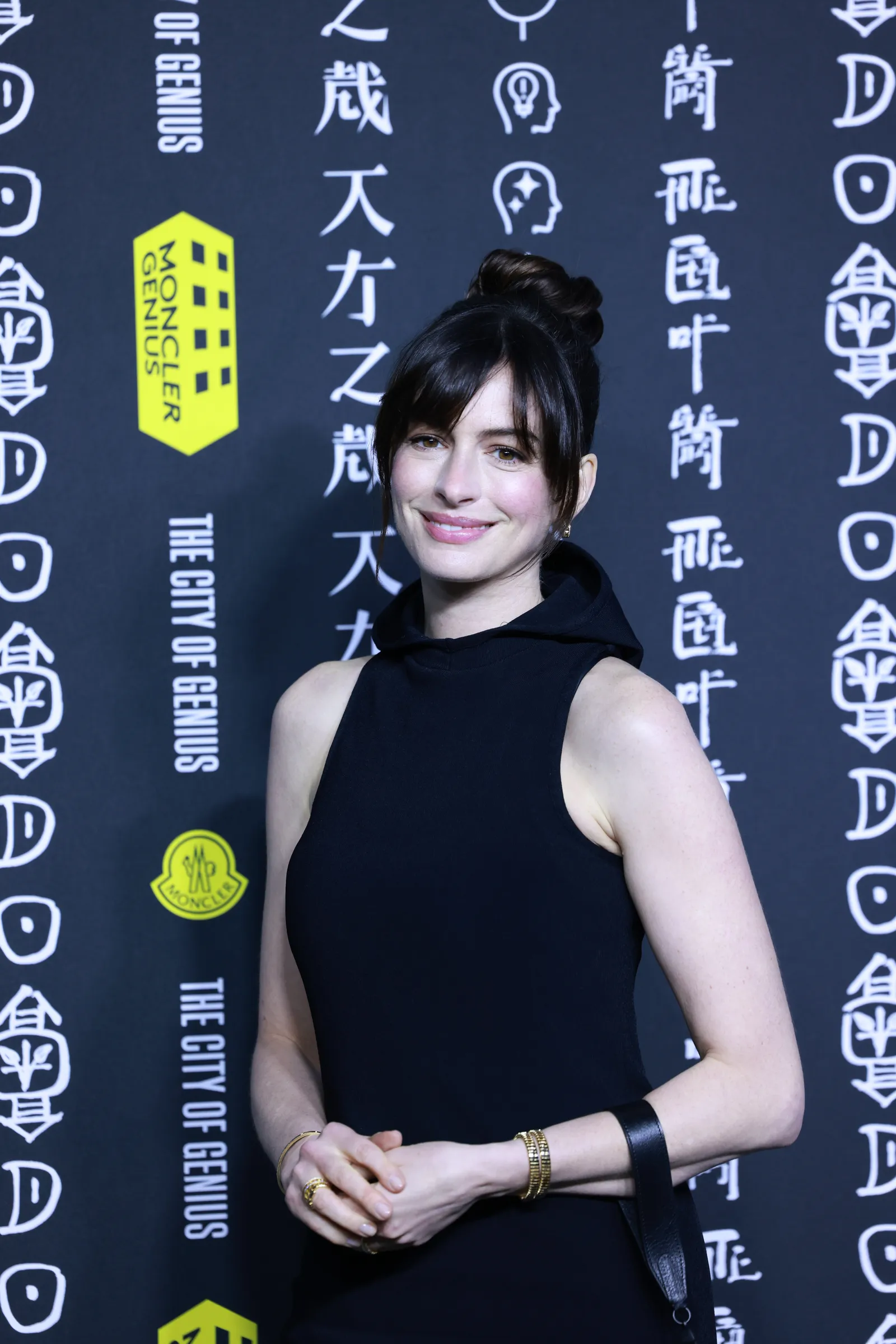 Anne Hathaway voor artikel over verjaardag