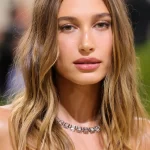 Hailey Bieber 2021 voor beauty-looks Hailey Bieber