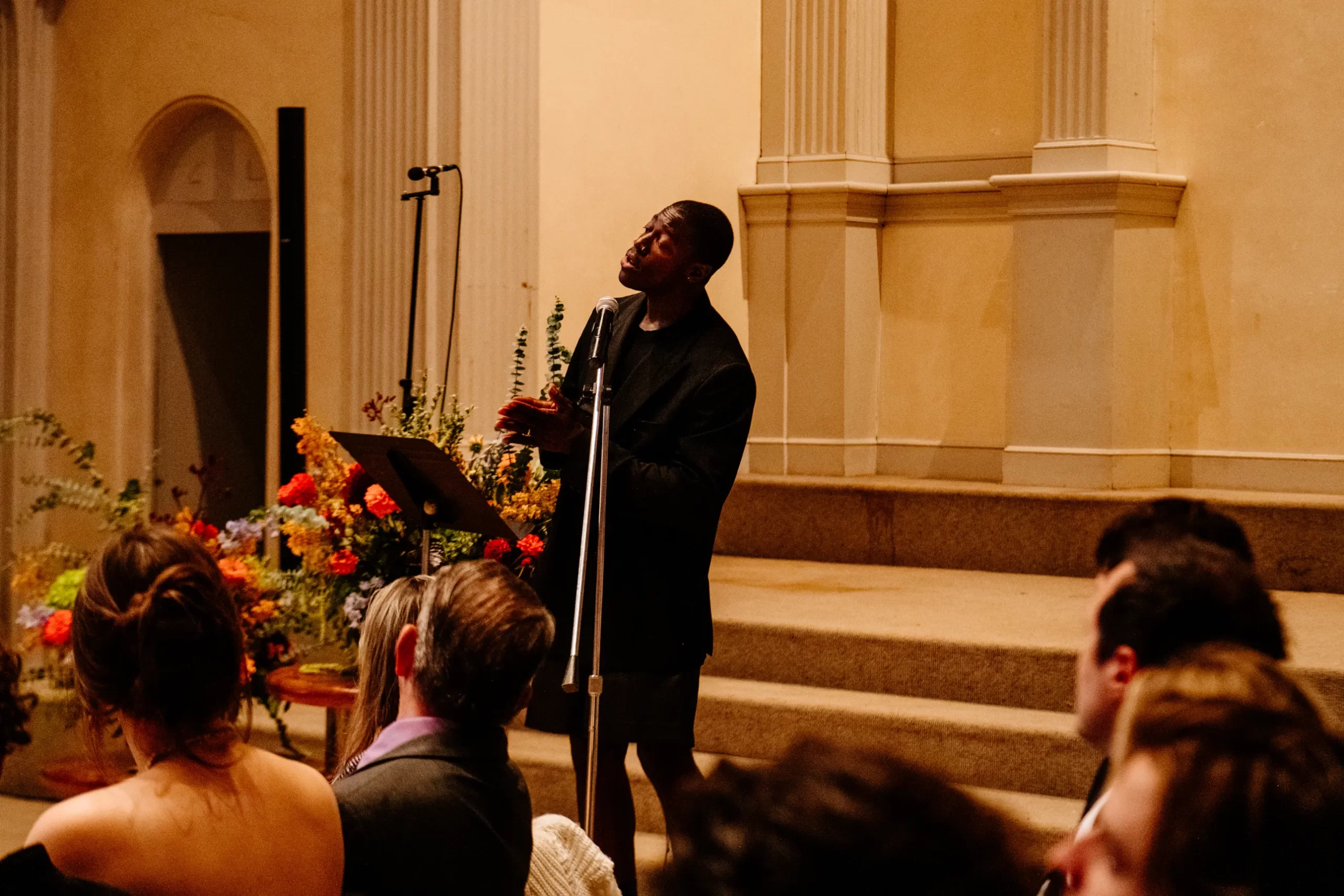 Brandon Flynn en Jordan Tannahill bruiloft ceremonie