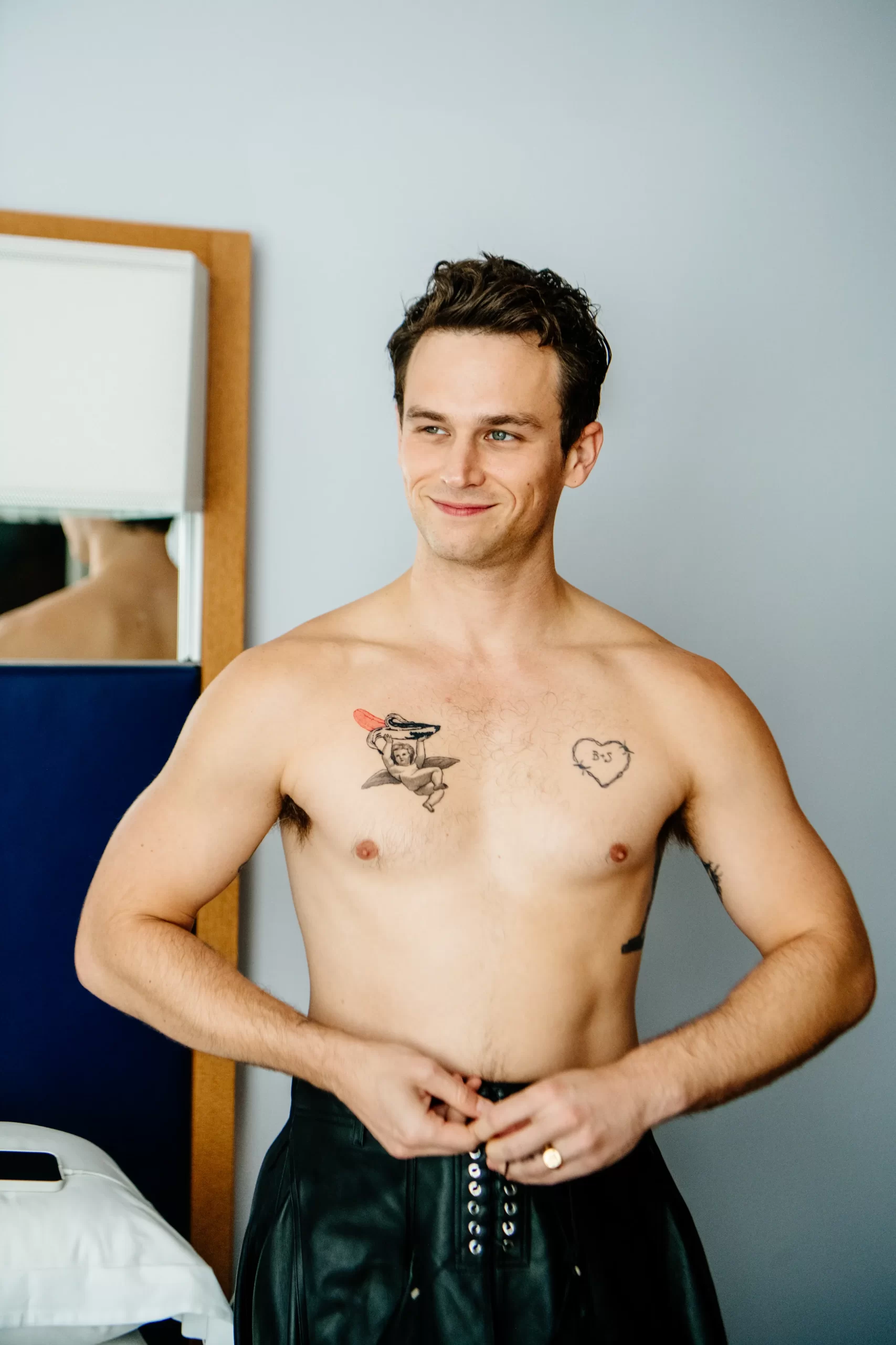 Brandon Flynn kleed zich aan voor zijn bruiloft
