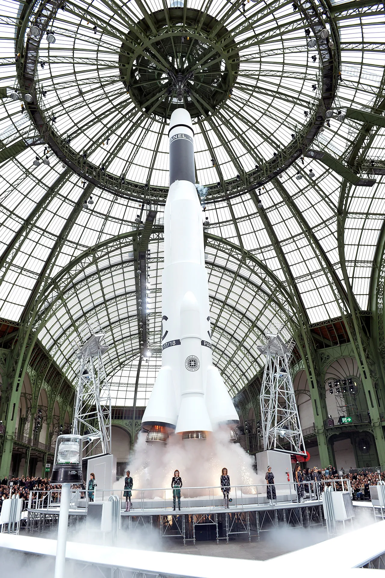 Chanel herfst/winter 2017, een van de shows in de tentoonstelling Inventing The Runway