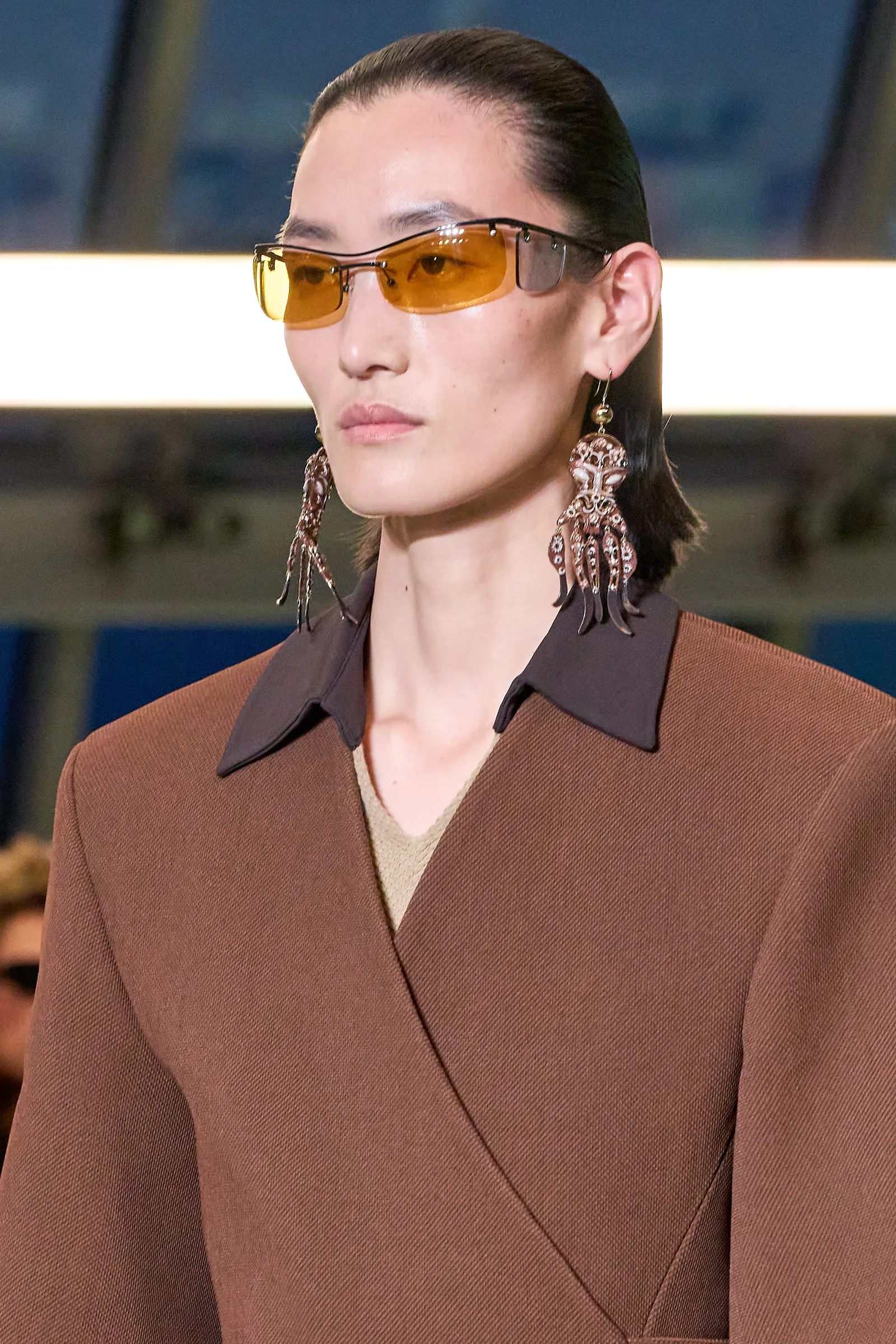 Mocha Mousse bij Tory Burch lente/zomer 2025