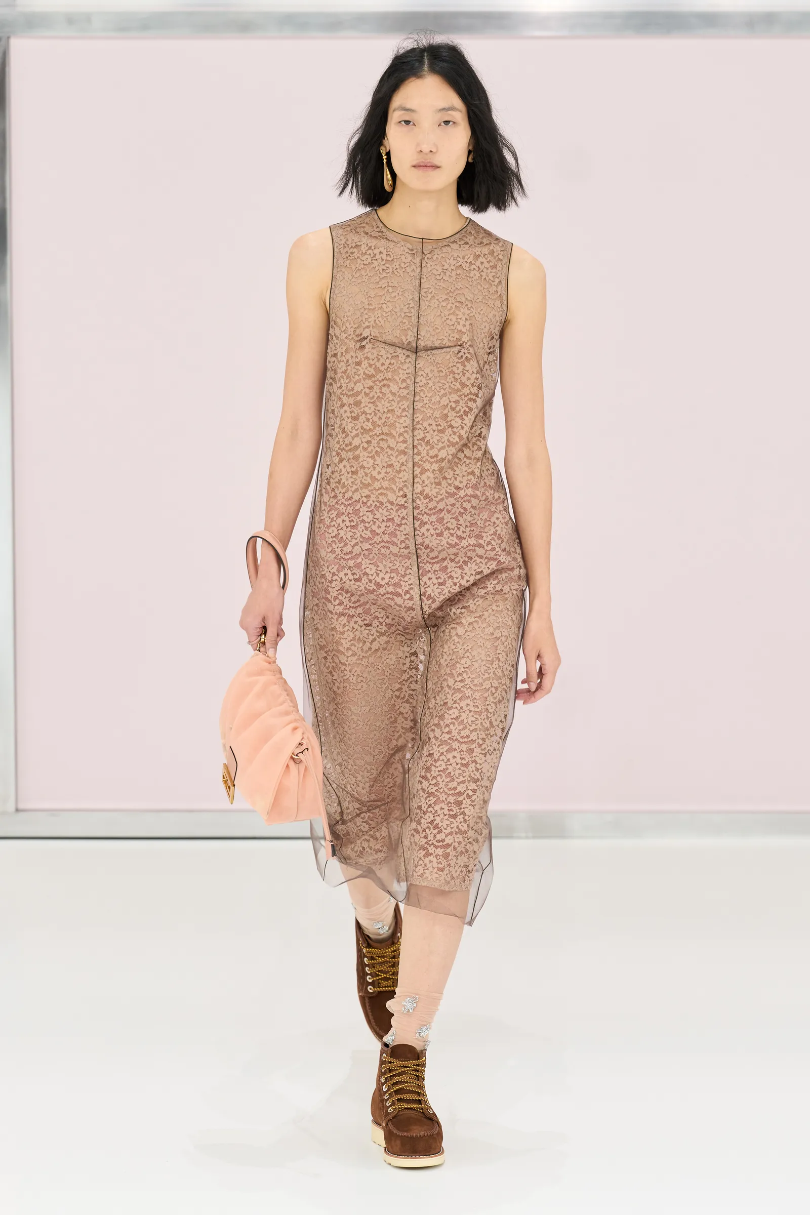 Mocha Mousse bij Fendi lente/zomer 2025