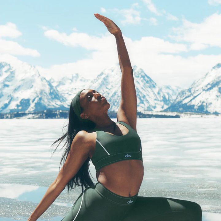 in-2026-ga-ik-echt-elke-dag-yoga-doen-en-dit-is-hoe-ik-het-aanpak-378548