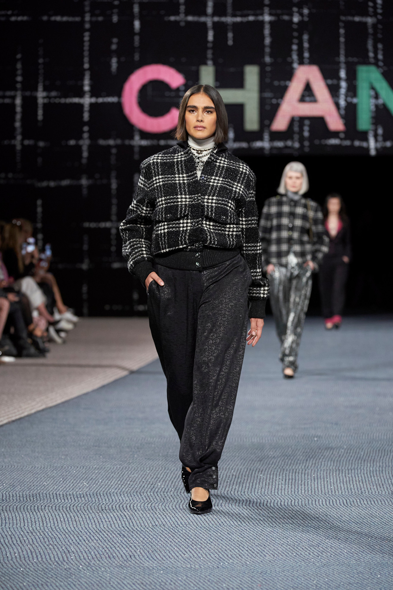 Jill Kortleve op de catwalk bij Chanel herfst/winter 2022