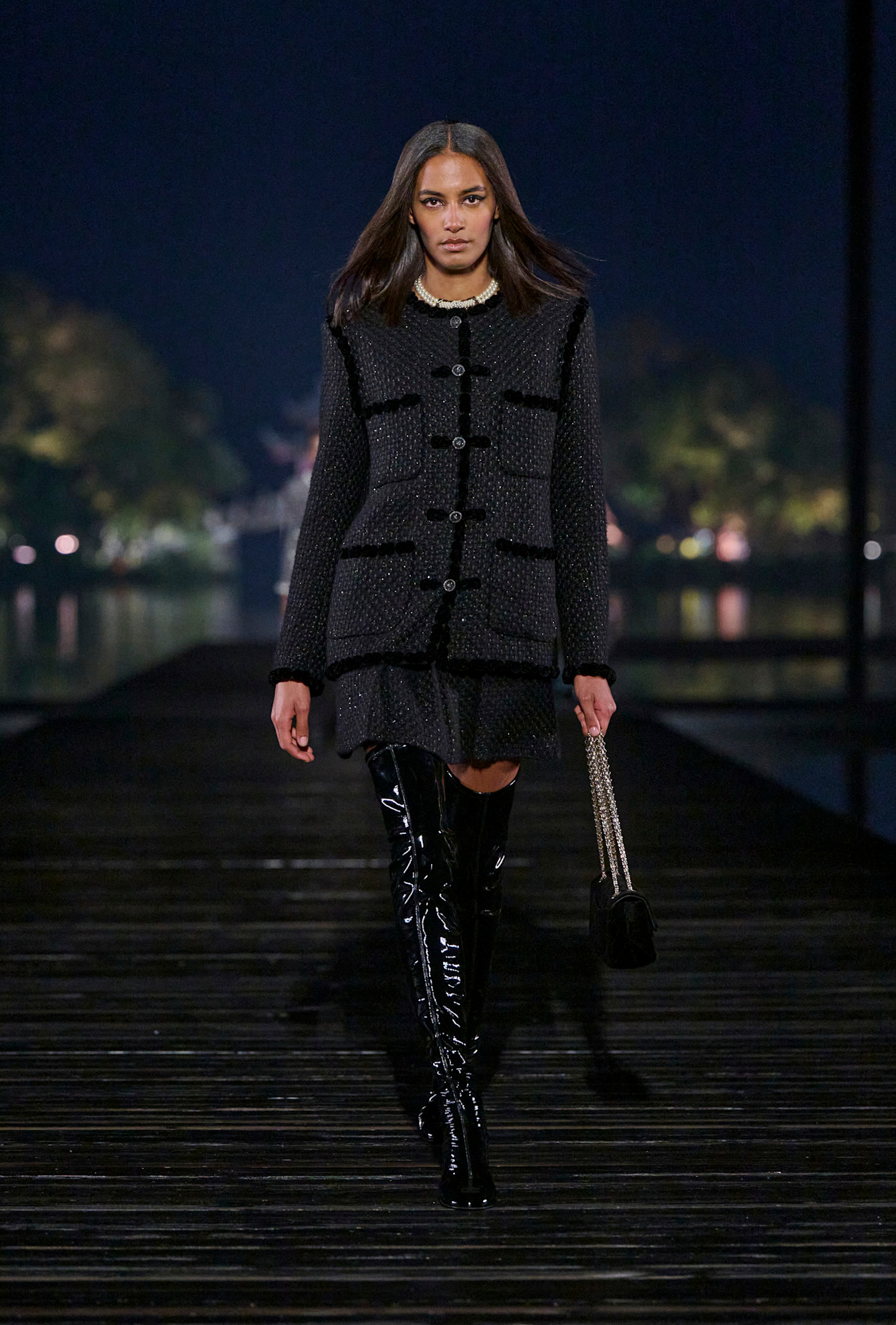 Een look van Chanels Métiers d'Art-show in Hangzhou