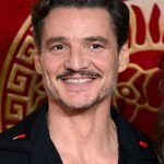 Pedro Pascal met snor