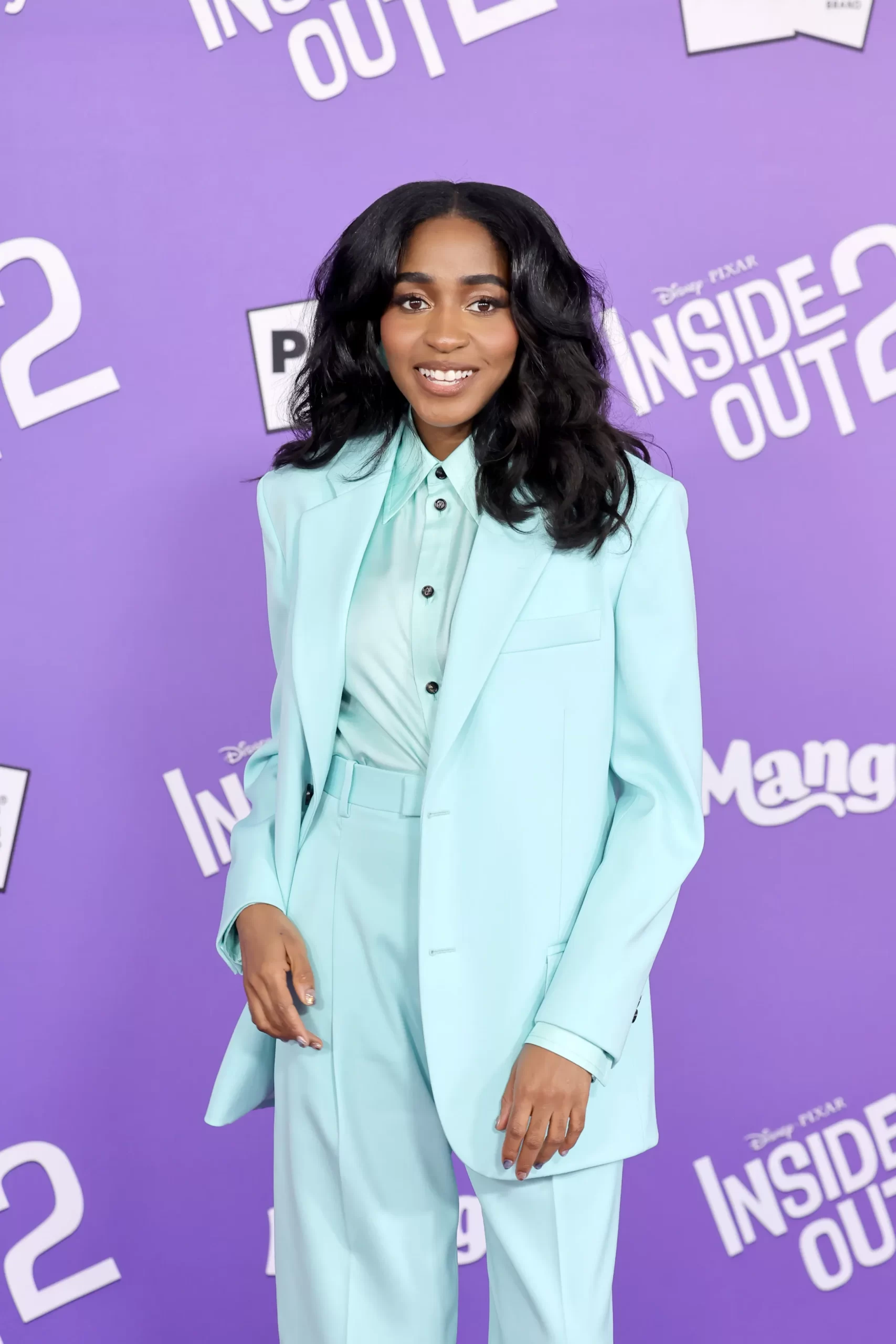 Ayo Edebiri draagt een look van Bottega Veneta ontworpen door Matthieu Blazy op de rode loper