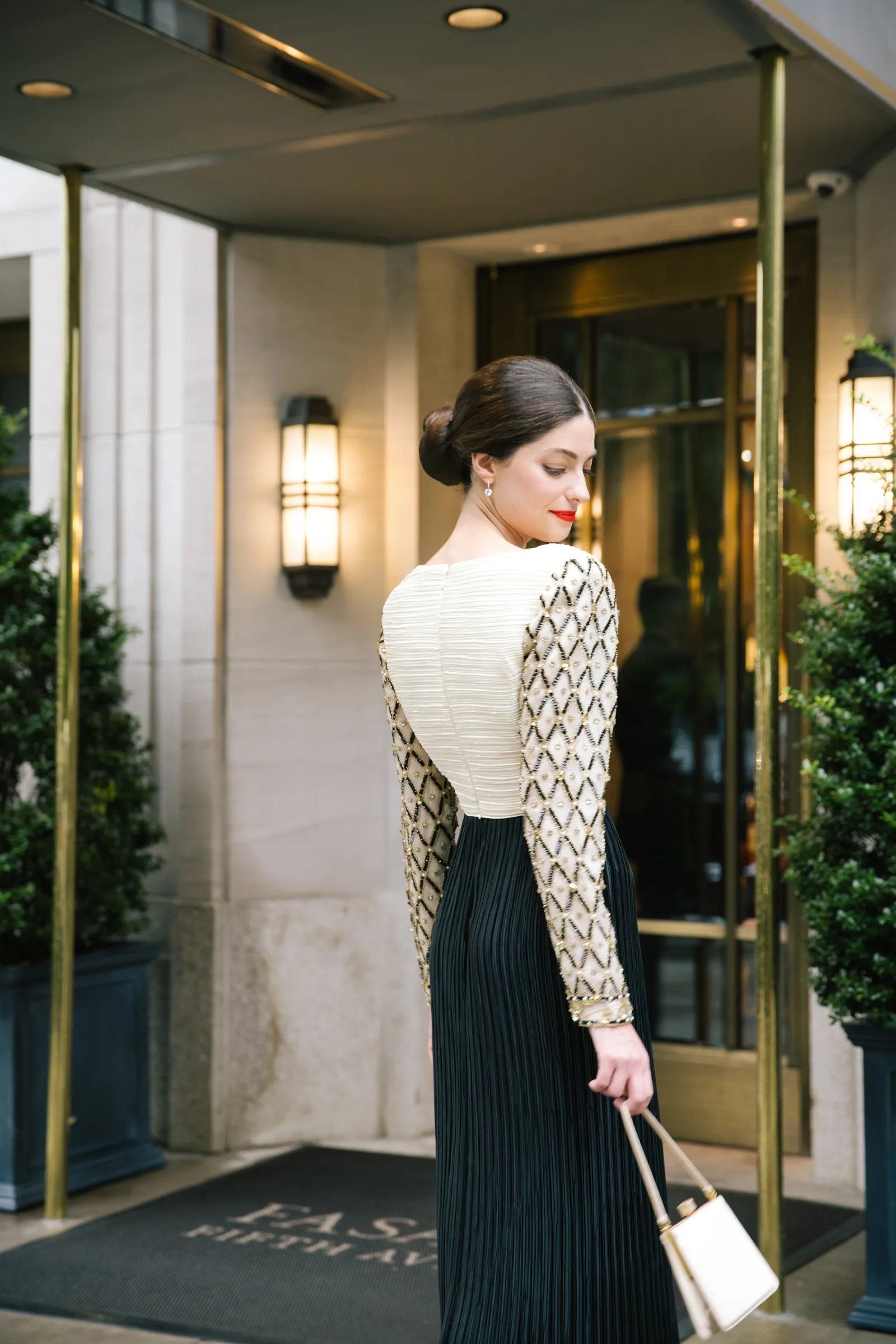 Lilah Ramzi in avondoutfit