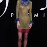 Emma Corrin in de naked dress-trend