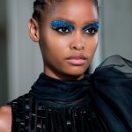 Glittermake-up op de catwalk bij Valentino