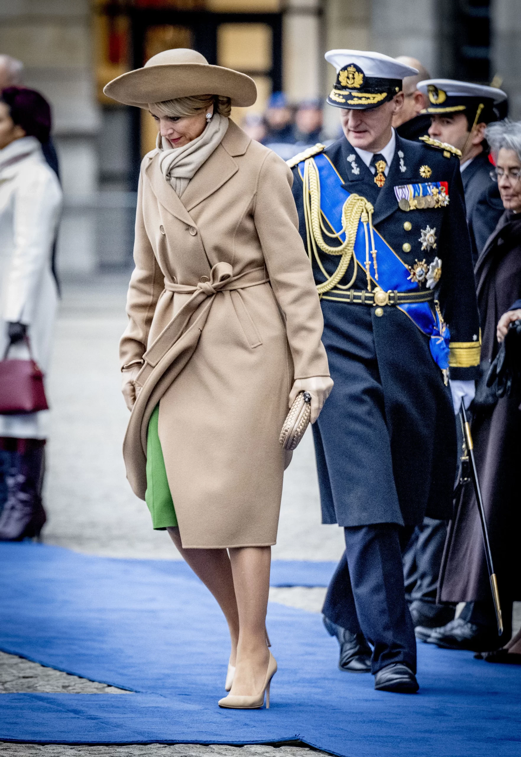 koningin Máxima in Mocha Mousse