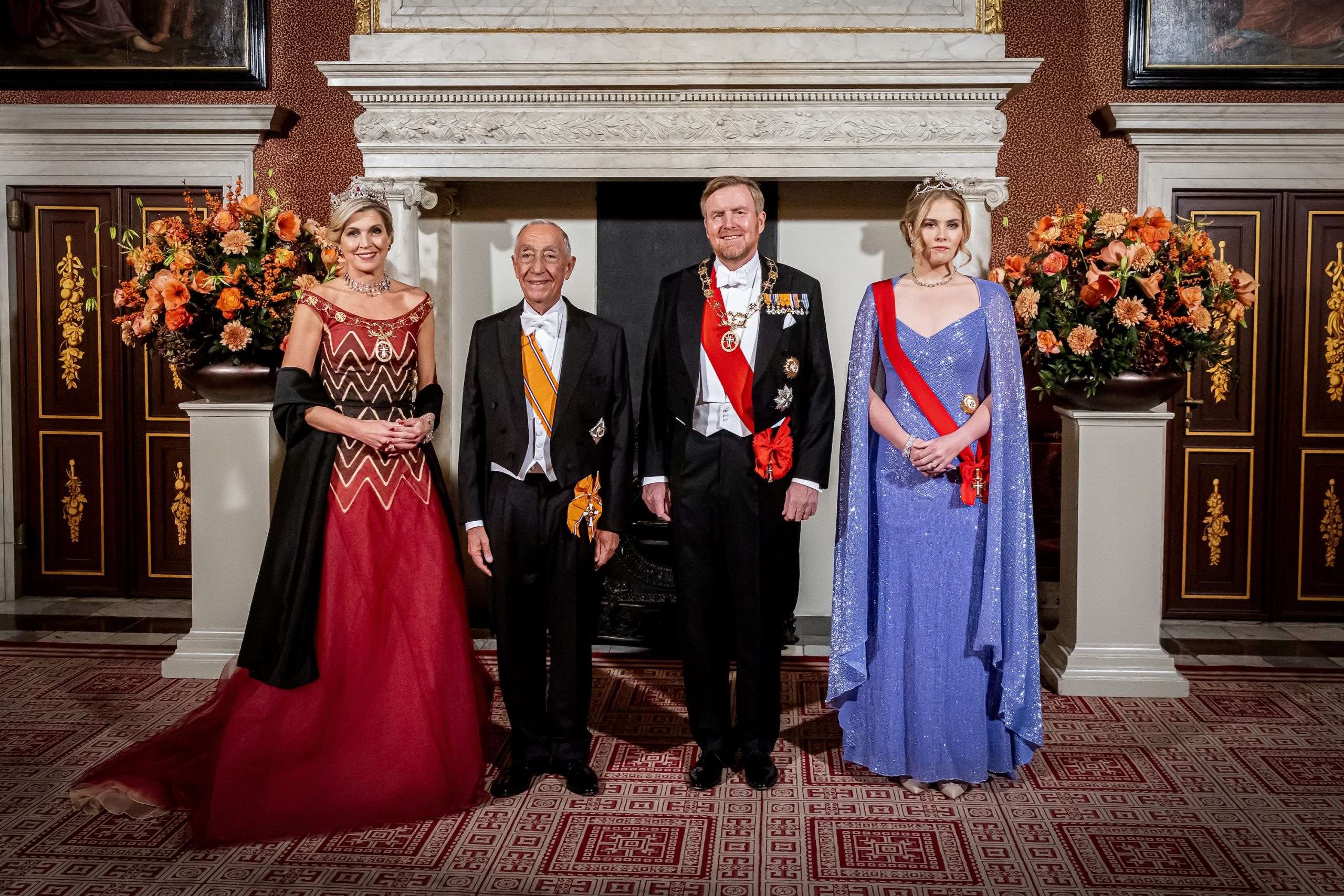 Máxima en Amalia stralen tijdens staatsbanket Portugal