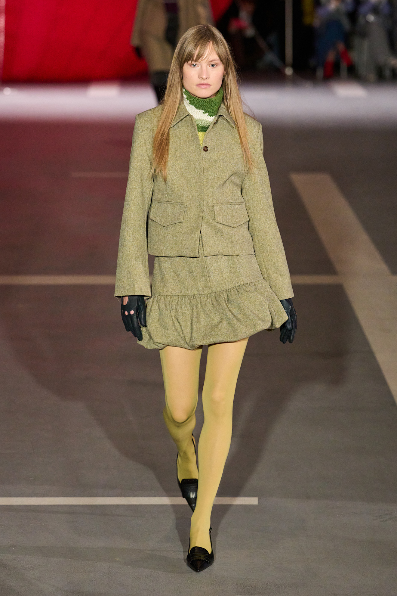 Een gekleurde panty bij Baum und Pferdgarten herfst/winter 2025