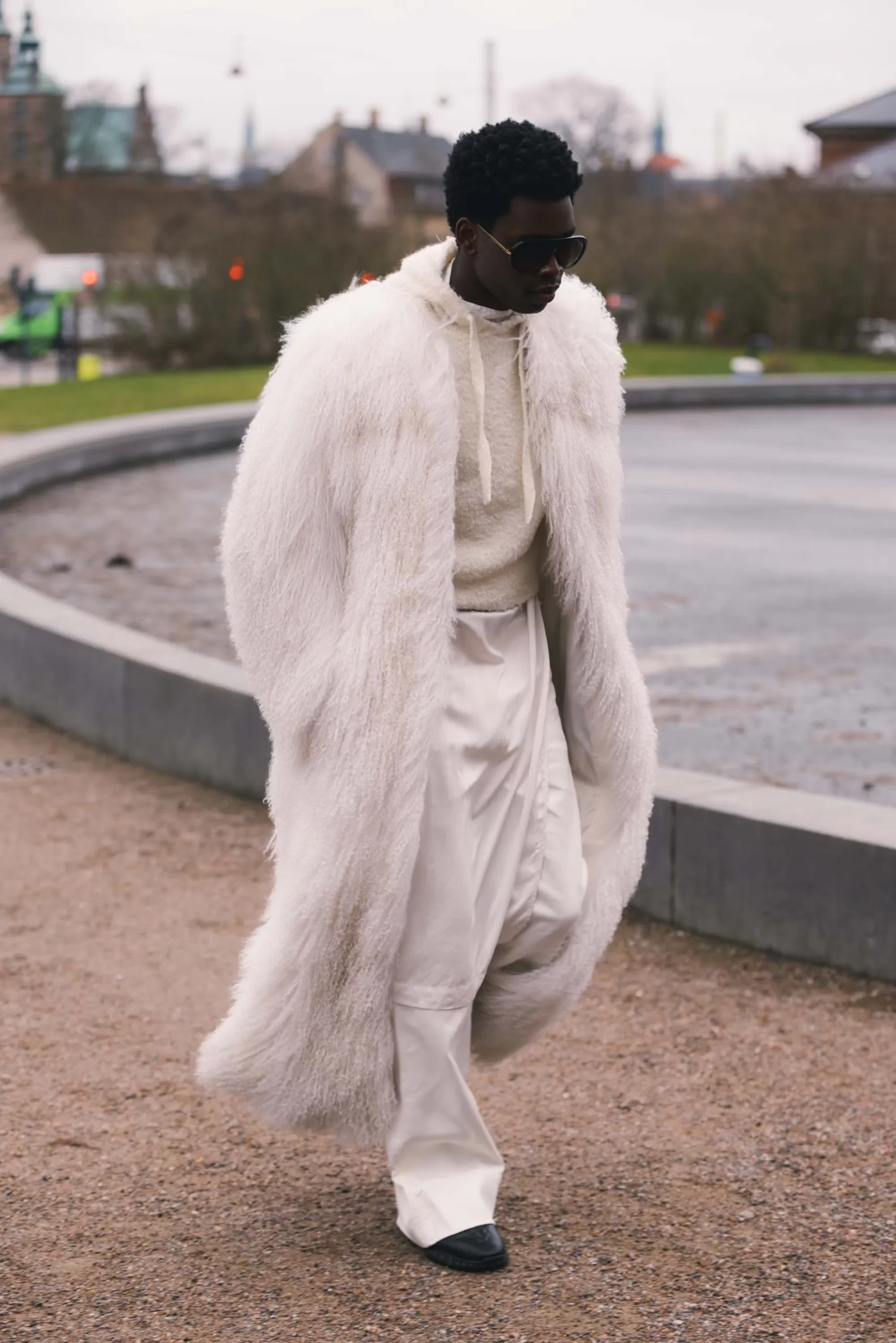 Een streetstyler tijdens de modeweek in Kopenhagen