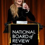 Nicole Kidman terwijl ze melk drinkt op de National Board of Review