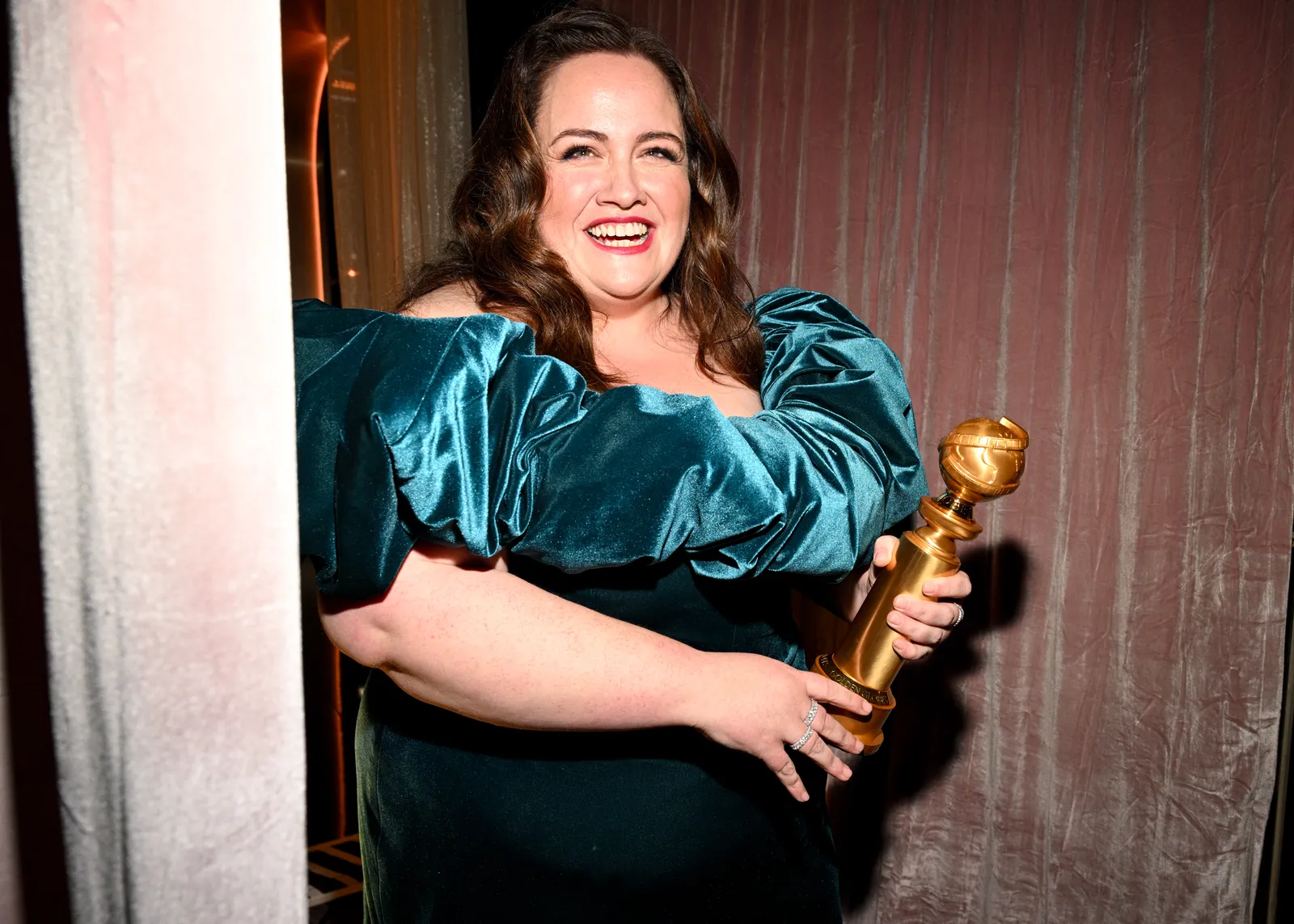 jessica gunning bij golden globes 2025