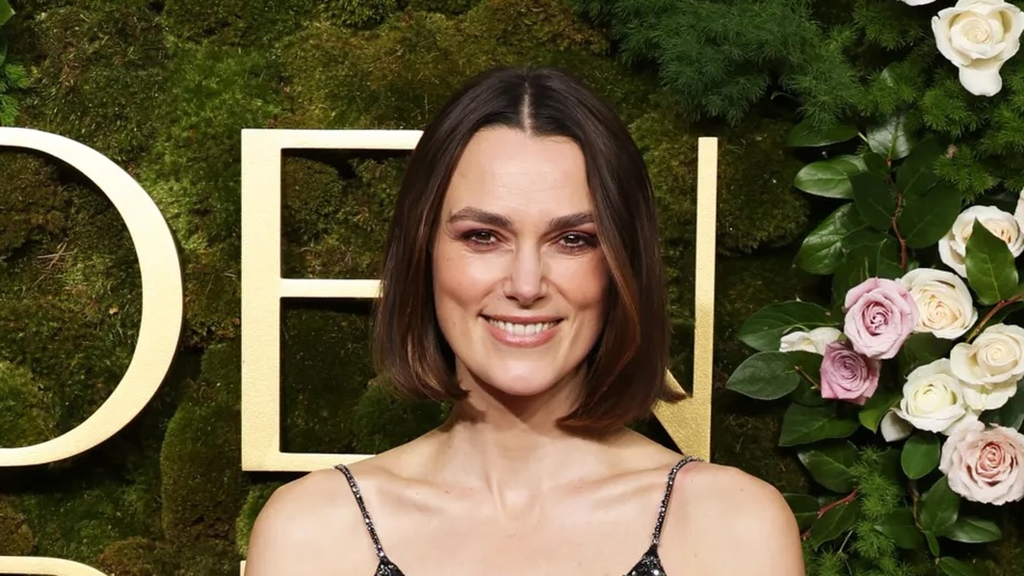 Keira Knightley Net Worth 2025: British Star’s Hollywood Earnings Keira Knightley omarmt 'Black Doves' bij de Golden Globes 2025