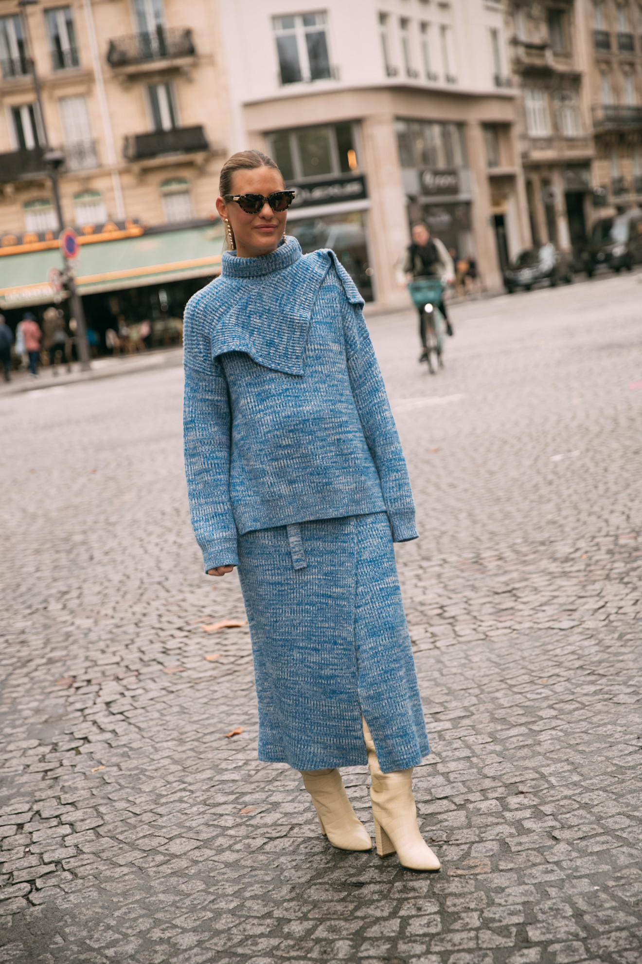 Een blauwe streetstylelook in het kader van Blue Monday